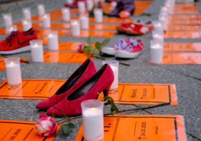 Rote Schuhe gegen Gewalt an Frauen – Diakonisches Werk Steglitz und Teltow-Zehlendorf