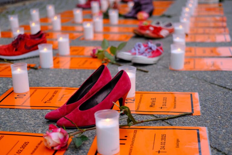 Rote Schuhe gegen Gewalt an Frauen – Diakonisches Werk Steglitz und Teltow-Zehlendorf